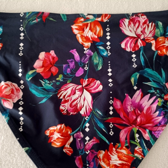 VENUS Floral Drop Bikini Bottom, size M - Picture 4 of 11